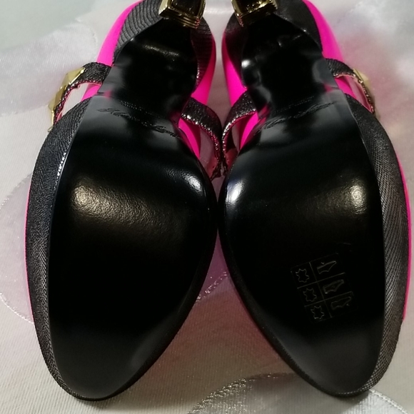 Marie Lorenzo Neon Pink Brass Stud Heels NEW US 9 - Picture 11 of 11